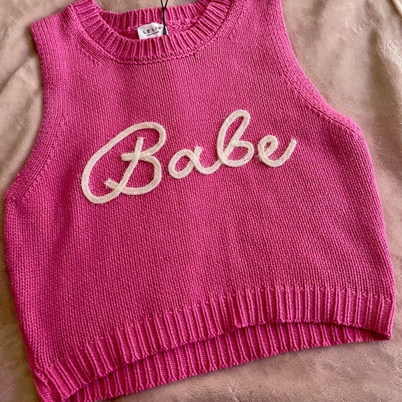 Fantastic knit sleeveless sweater. NWT - Picture 5 of 5